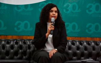  - Foto por 