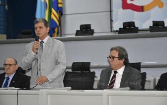  - Foto por 