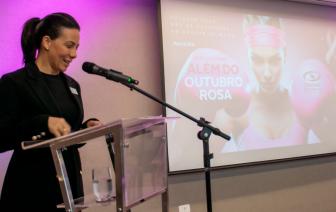  - Foto por 