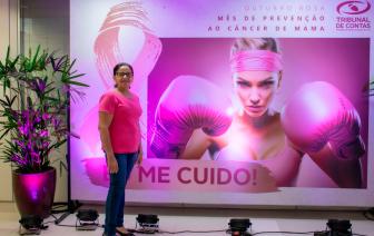 - Foto por 