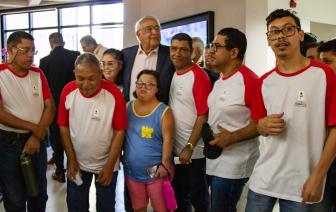  - Foto por 