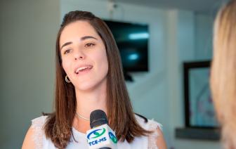  - Foto por 