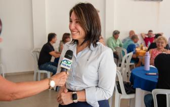  - Foto por 