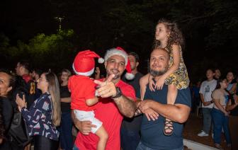  - Foto por 
