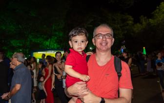  - Foto por 