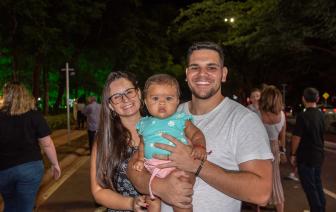  - Foto por 