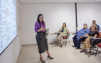  - Foto por 