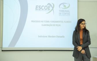  - Foto por 