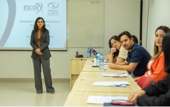  - Foto por 