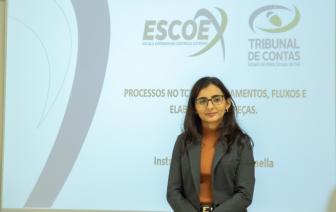  - Foto por 