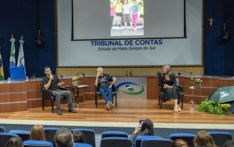  - Foto por 