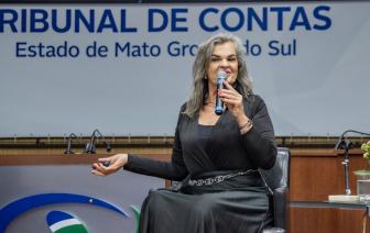  - Foto por 