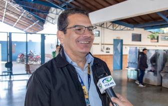  - Foto por 