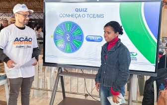  - Foto por 