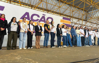  - Foto por 