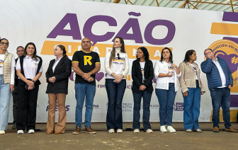  - Foto por 