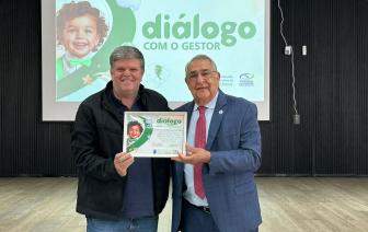  - Foto por 