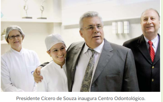  - Foto por 