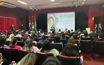 - Foto por 