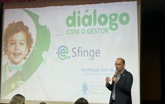  - Foto por 