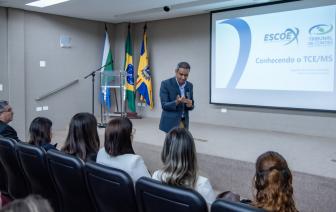  - Foto por 