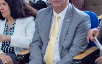  - Foto por 