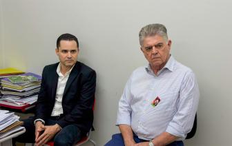  - Foto por 