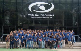  - Foto por 