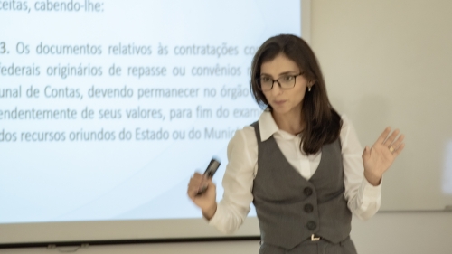 O curso, ministrado pela servidora Mardem Etanaella Ribeiro Oliveira, especialista em direito processual civil, apresenta os fundamentos teóricos do processo de controle, mostra os principais tipos de processos existentes, além dos objetivos e fluxos específicos.