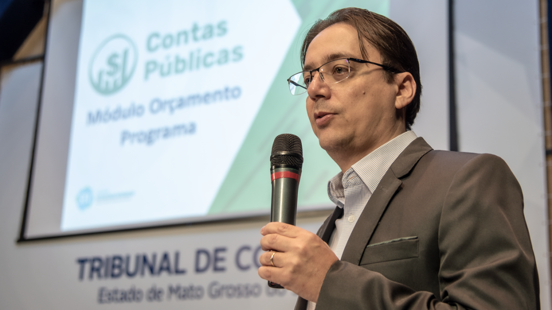 Diretor da Secretaria de Tecnologia da Informação do TCE-MS, Daniel Eduardo Funabashi Toledo - Foto por: Mary Vasques Diretor da Secretaria de Tecnologia da Informação do TCE-MS, Daniel Eduardo Funabashi Toledo - Foto por: Mary Vasques