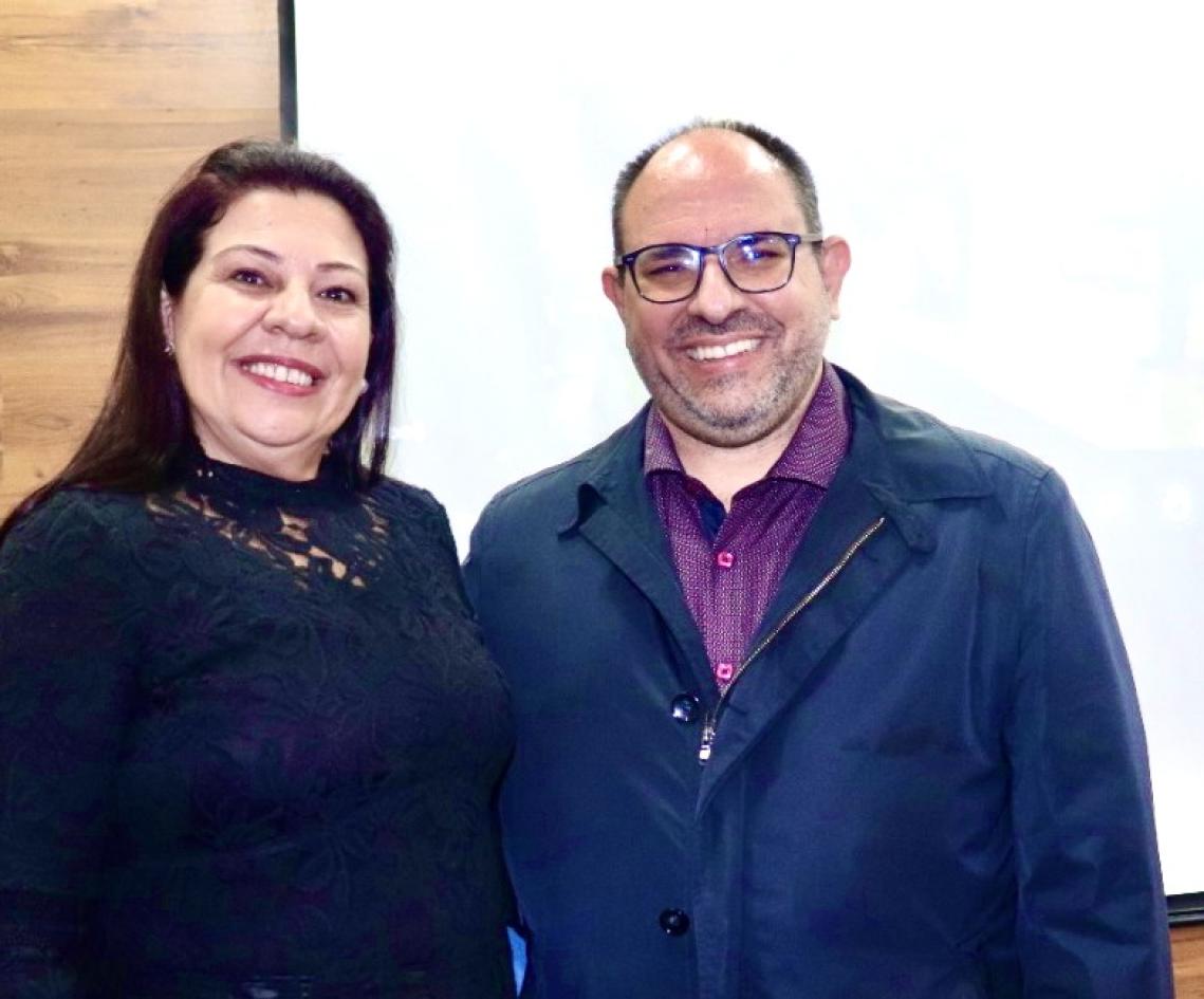A coordenadora-geral da Escola Superior de Controle Externo (Escoex), Sandra Rose Rodrigues e o Reitor da UFMS, Marcelo Turine. - Foto por: A coordenadora-geral da Escola Superior de Controle Externo (Escoex), Sandra Rose Rodrigues e o Reitor da UFMS, Marcelo Turine. - Foto por: