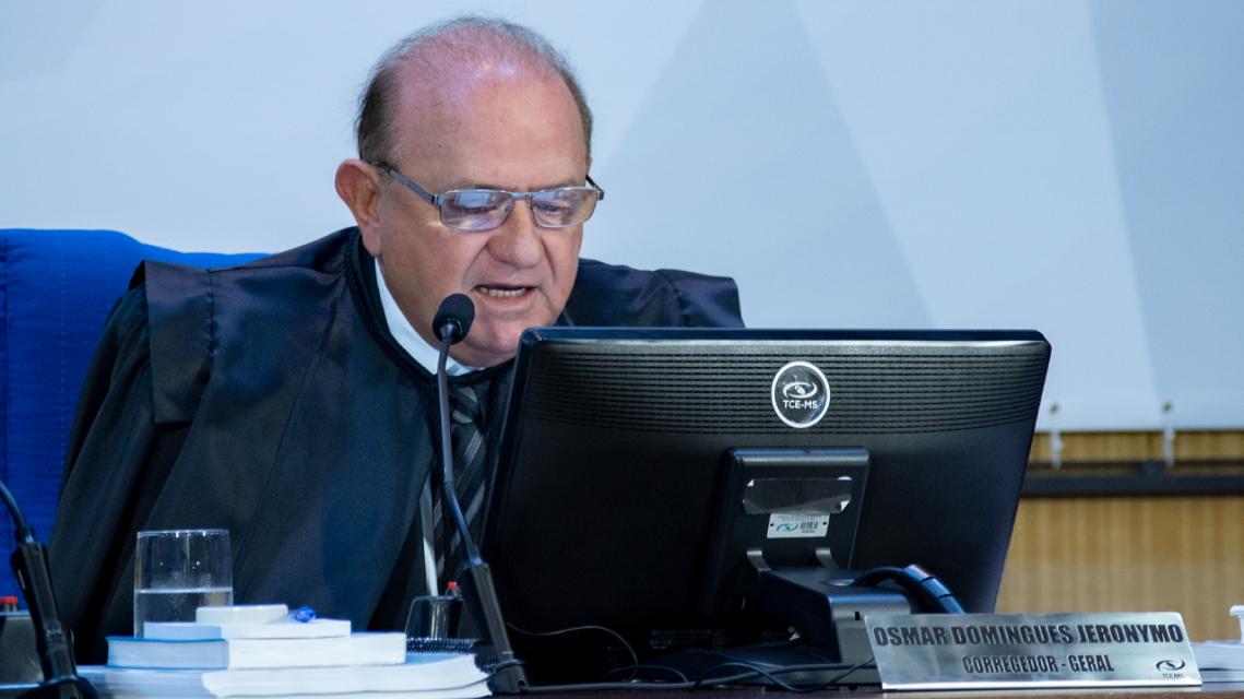 O conselheiro Osmar Jeronymo, relator do processo de auditoria da Câmara Municipal de Bodoquena. - Foto por: Mary Vasques