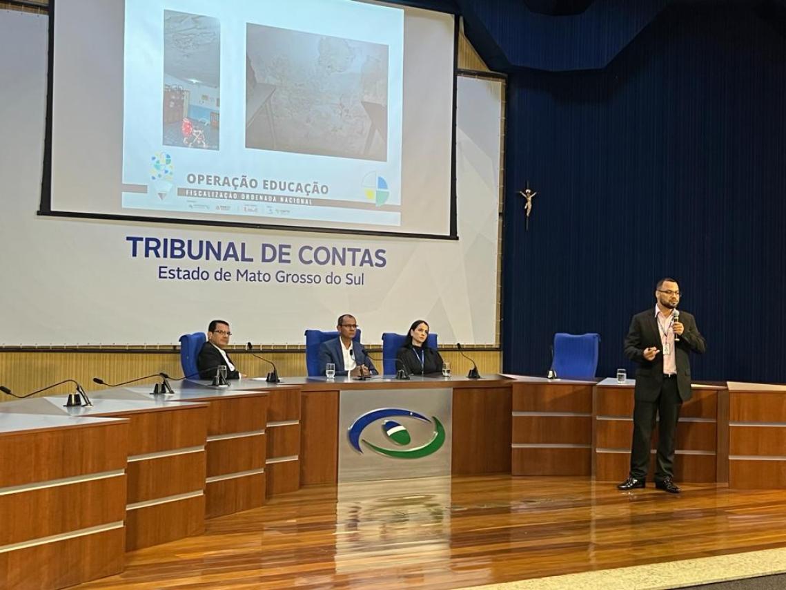 Auditor de Controle Externo - Roberto Silva Pereira - Foto por: Auditor de Controle Externo - Roberto Silva Pereira - Foto por: