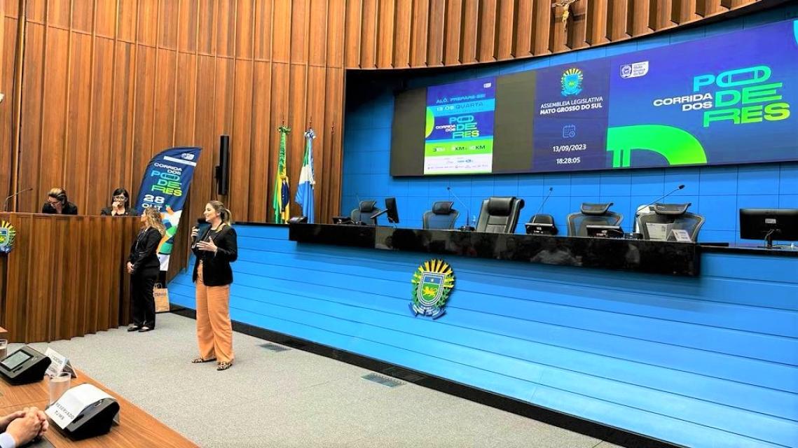 A gerente de Desenvolvimento de Pessoas e Qualidade de Vida do TCE-MS, Tatiana Bazan, representando o presidente da Corte de Contas, conselheiro Jerson Domingos. - Foto por: A gerente de Desenvolvimento de Pessoas e Qualidade de Vida do TCE-MS, Tatiana Bazan, representando o presidente da Corte de Contas, conselheiro Jerson Domingos. - Foto por: