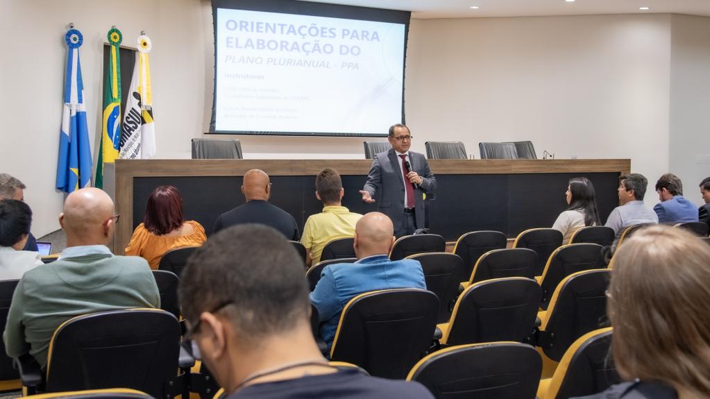 TCE-MS orienta servidores municipais sobre elaboração do Plano Plurianual