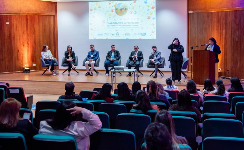 TCE-MS e SES fortalecem políticas para a primeira infância em simpósio estadual