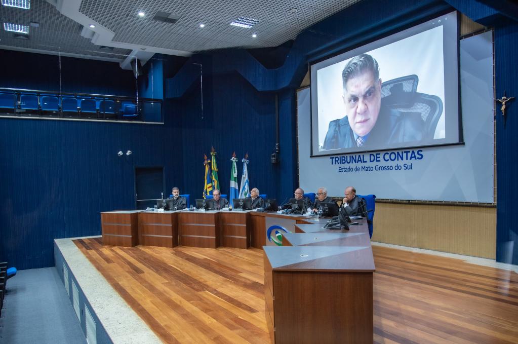 Primeira sessão híbrida do Pleno reforça celeridade e sustentabilidade no julgamento de processos 