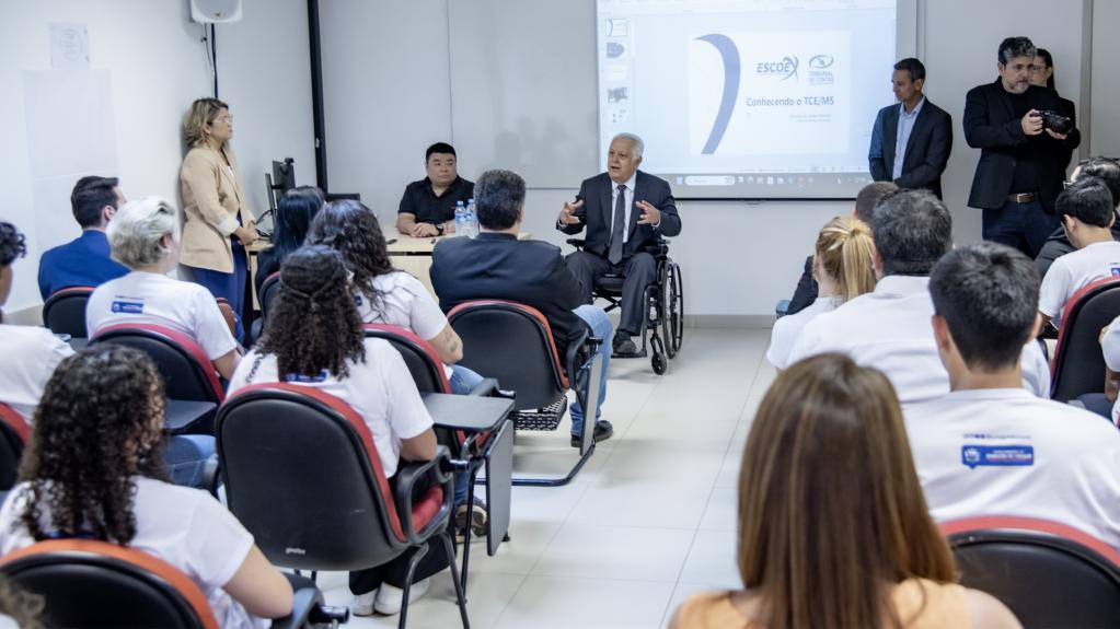Estudantes de Aparecida do Taboado conhecem o TCE-MS e aprendem sobre controle social
