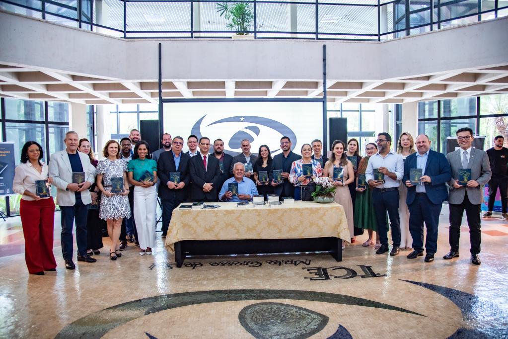 TCE-MS e UFMS lançam livro com experiências e soluções para desafios na gestão pública
