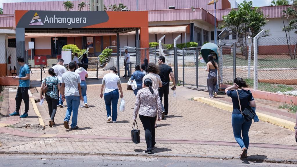 Candidatos realizam provas para o concurso do TCE-MS e MPC-MS neste fim de semana Candidatos realizam provas para o concurso do TCE-MS e MPC-MS neste fim de semana