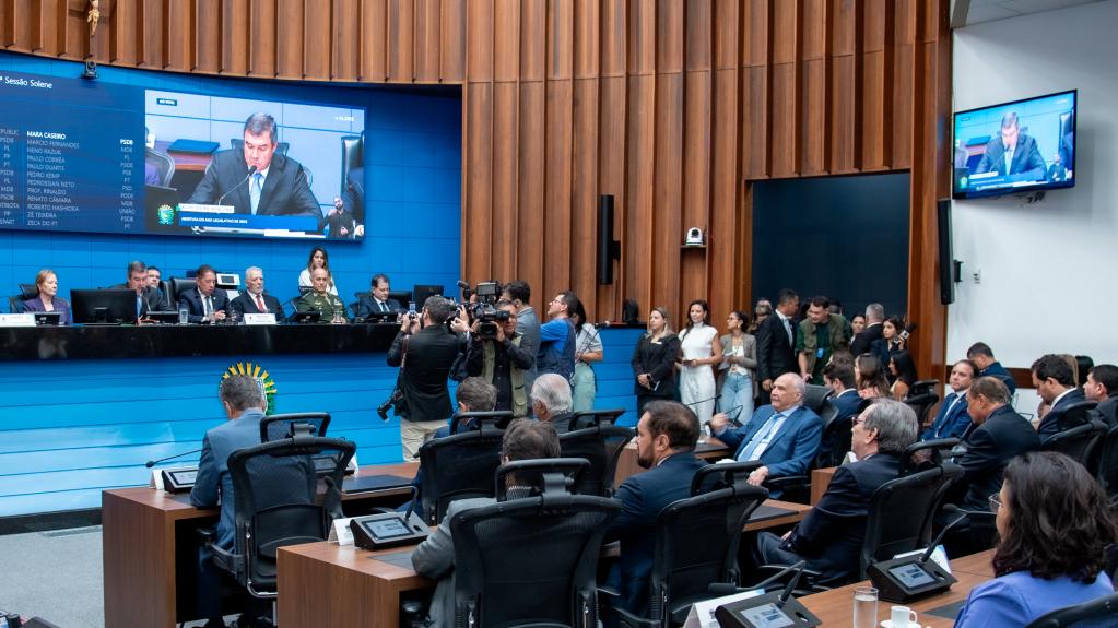 TCE-MS participa de sessão solene que marca abertura dos trabalhos legislativos na ALEMS TCE-MS participa de sessão solene que marca abertura dos trabalhos legislativos na ALEMS