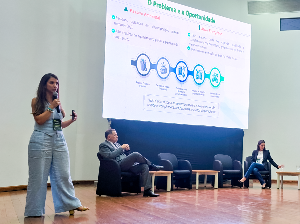 TCE-MS reforça protagonismo na gestão de resíduos sólidos em simpósio na Capital TCE-MS reforça protagonismo na gestão de resíduos sólidos em simpósio na Capital