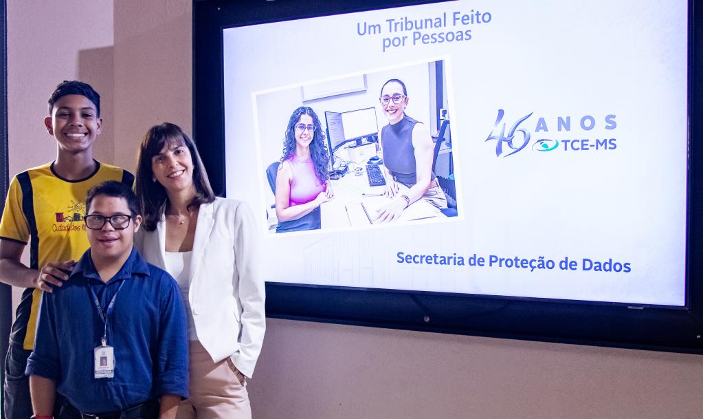 TCE-MS comemora 46 anos com material que valoriza servidores e promove inclusão por meio da arte TCE-MS comemora 46 anos com material que valoriza servidores e promove inclusão por meio da arte