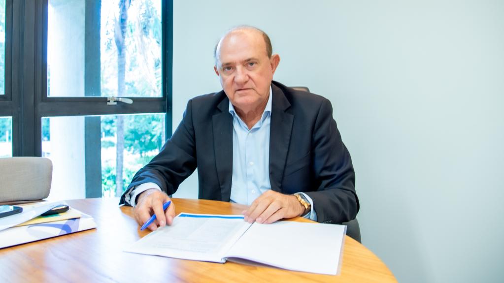 TCE-MS aponta irregularidades em emendas parlamentares e 31 municípios são intimados TCE-MS aponta irregularidades em emendas parlamentares e 31 municípios são intimados