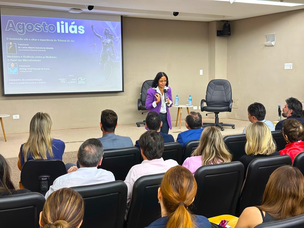 Experiência do Tribunal do Júri e reflexões sobre o machismo marcam palestra em alusão aos 20 anos da Lei Maria da Penha Experiência do Tribunal do Júri e reflexões sobre o machismo marcam palestra em alusão aos 20 anos da Lei Maria da Penha