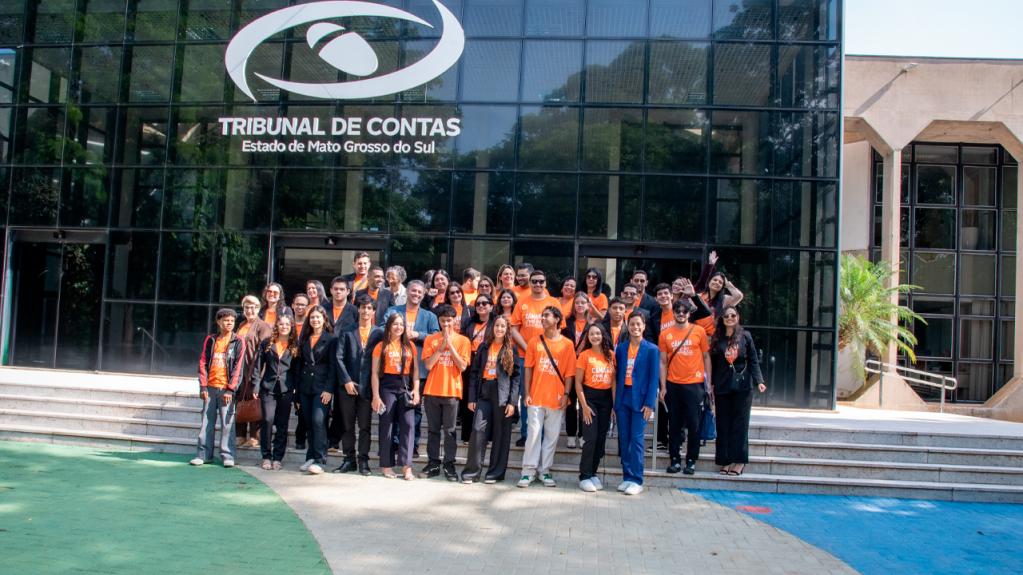 Estudantes de Aparecida do Taboado conhecem o TCE-MS Estudantes de Aparecida do Taboado conhecem o TCE-MS
