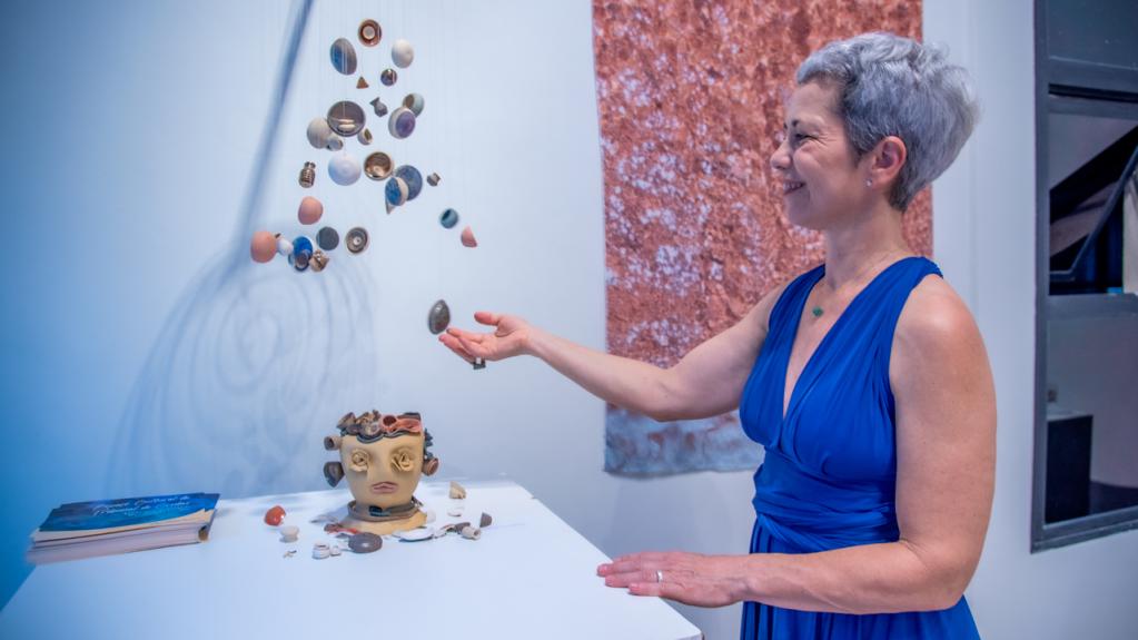 Espaço Cultural do TCE-MS apresenta exposição que une cerâmica e fotografia digital